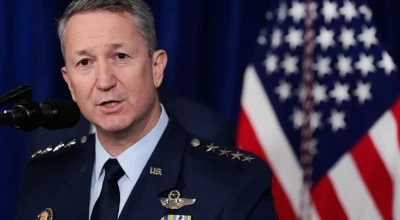 Ποιος είναι ο στρατηγός που αποθέωσε ο Τραμπ για τη σύλληψη Μαδούρο