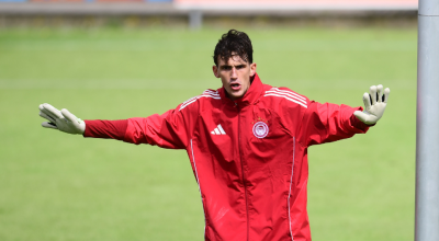 Ολυμπιακός: Προβάρει γάντια βασικού ο Μπότης ενόψει ΠΑΟΚ