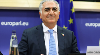 Ρεζά Παχλαβί﻿: Ποιος είναι ο εξόριστος πρίγκιπας που δηλώνει έτοιμος να κυβερνήσει