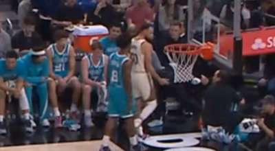 Στεφ Κάρι: Στενό μαρκάρισμα μέχρι και στην... τουαλέτα