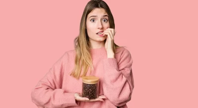 Καφεΐνη: 5 τρόποι με τους οποίους «σαμποτάρει» την ενέργεια και επιδεινώνει το άγχος