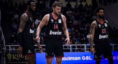 Πιάστηκαν στα χέρια Βεζένκοφ και Πετρόπουλος