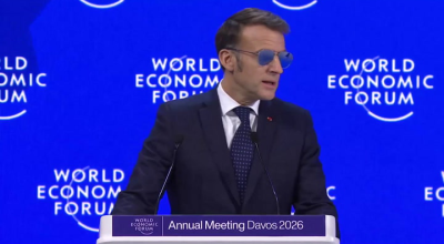 Εμάνουελ Μακρόν: Γιατί εμφανίστηκε με look αλά... Top Gun στο Νταβός