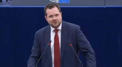 Ξέσπασμα Ευρωβουλευτή κατά Τραμπ για τη Γροιλανδία: «Άντε και... γ@@@»