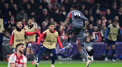 Ιστορικό διπλό του Ολυμπιακού στο Άμστερνταμ και πρόκριση στα play offs του Champions League