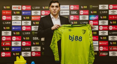 Μανδάς: Με τεράστια ελληνική σημαία τον υποδέχθηκε η Μπόρνμουθ