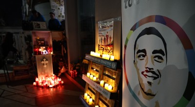 Τέσσερα χρόνια από τη δολοφονία του Άλκη Καμπανού – Συγκίνηση στο σημείο της τραγωδίας