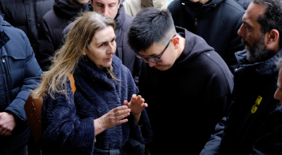 Στο τρισάγιο του Άλκη Καμπανού ο Ρίτσαρντ Σιάο-Πλήθος κόσμου έδωσε «παρών»