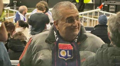 Λιόν - ΠΑΟΚ: Ο Λάμπρος Σκόρδας με κασκόλ της Λιόν στο Grupama arena