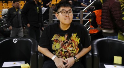 Ρίτσαρντ Σιάο: Η γούρικη παρουσία του, ποιος του χάρισε το t-shirt και τι συμβολίζει