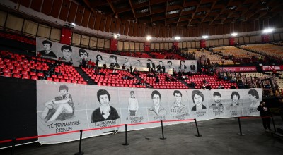 Ολυμπιακός-Βίρτους: Η μνήμη των θυμάτων της Θύρας 7 ζωντάνεψε στο ΣΕΦ