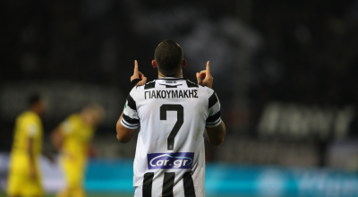 Οι... μπαλωθιές του Γιακουμάκη τον ανέβασαν στην κορυφή