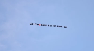 Γουέστ Χαμ: Οι οπαδοί έκραξαν τη διοίκηση με πανό σε αεροπλάνο