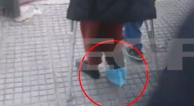 Νηπιαγωγός πηγαίνει στο σχολείο με γύψο για να μη χάσει τη θέση της (vid)