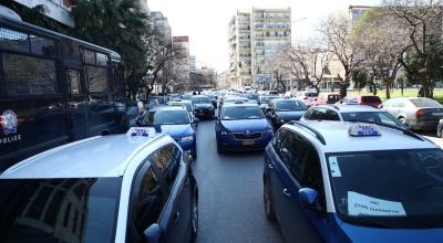 Θεσσαλονίκη: Οδηγός ταξί χρησιμοποιούσε... app αντί για ταξίμετρο