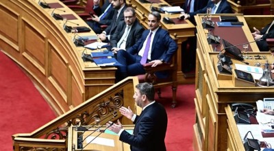 Βουλή: Κόντρα Μητσοτάκη-Ανδρουλάκη για τις υποκλοπές (vid)