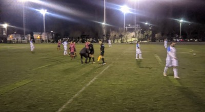 Σε άσχημη κατάσταση ο πλαστικός τάπητας του γηπέδου Αμπελοκήπων