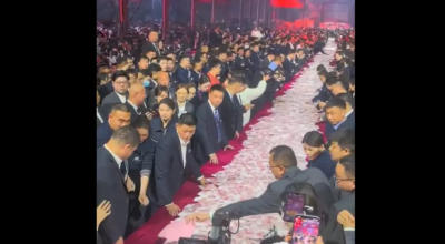 Εταιρεία μοίρασε 22 εκατ. σε... εργαζομένους - Έφευγαν με «πάκους» χαρτονομισμάτων