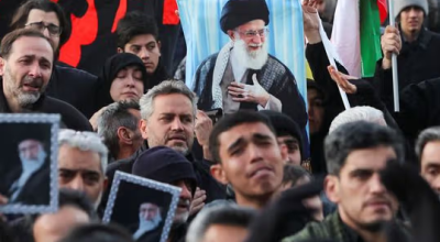 Αλί Χαμενεΐ: Ποιος ήταν ο αγιατολάχ που έπνιγε στο αίμα κάθε εγχώρια διαφωνία