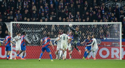 Η Πλζεν ισοφαρίζει τον Παναθηναϊκό: Η άστοχη έξοδος του Λαφόν και η κεφαλιά του Σπάτσιλ