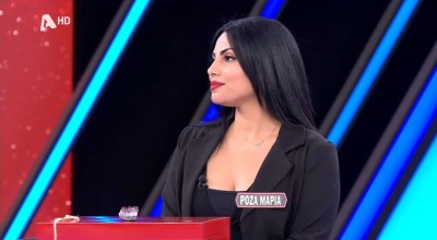 Παίκτρια του Deal σε Θαναηλάκη: «Με αγχώνεις τόσο κοντά»