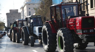 «Απόβαση» τρακτέρ έξω από τη ΔΕΘ για τα εγκαίνια της Agrotica (pics)