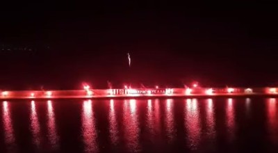 Καλαμάτα: Οι φίλαθλοι έκαναν τη νύχτα μέρα στο λιμάνι πριν τη γιορτή της ανόδου