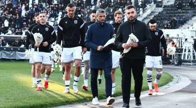 ΠΑΟΚ-Λεβαδειακός: Λουλούδια στη μνήμη του 20χρονου Κλεομένη μπροστά στη Θύρα 4 (pics)