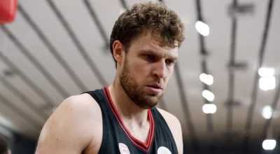 Βεζένκοφ: «Μέχρι πότε θα χάνονται αθώες ψυχές επειδή δεν αρέσει σε κάποιον η ομάδα που υποστηρίζει;»