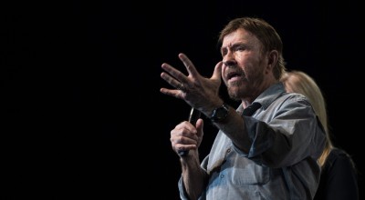 Ανησυχία για τον Τσακ Νόρις: Εσπευσμένα στο νοσοκομείο