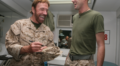 Θρυλικό «αντίο» πεζοναυτών στον Τσακ Νόρις: «Εμείς κάναμε αίτηση σε αυτόν»