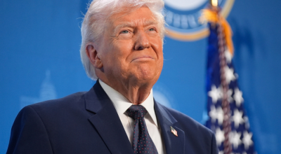 Ο Τραμπ έριξε κατακόρυφα τις τιμές του πετρελαίου