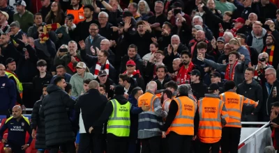 H UEFA άρχισε έρευνα για τις πινακίδες του «Άνφιλντ» μετά τον τραυματισμό του Λανγκ