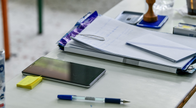 Απορρίπτει τις πρόωρες εκλογές η κυβέρνηση: «Θα γίνουν το 2027»