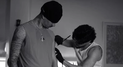 Μπέκαμ: Ποια είναι η Ελληνίδα μούσα που έκανε τατουάζ