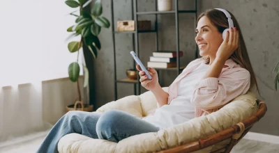 Ακοή: Πόσο την επηρεάζουν τα ακουστικά