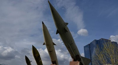 Ιράν: Εκτόξευσε (;) πυραύλους στο αεροπλανοφόρο Abraham Lincoln