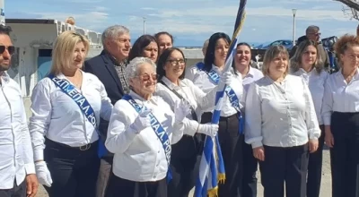 Ρόδος: Η 82χρονη κυρία Σοφία, μαθήτρια του Εσπερινού ΕΠΑΛ, παρήλασε μπροστά σε χιλιάδες κόσμου