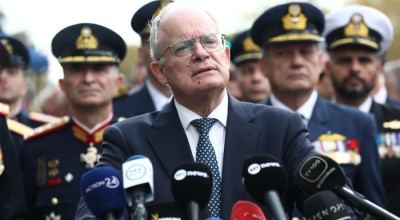 25η Μαρτίου: Τα δευτερόλεπτα αμηχανίας ενώ μιλούσε ο Τασούλας