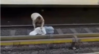 Ξάπλωσε στις ράγες του μετρό και... περίμενε τον συρμό