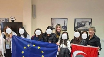 Σάλος! Αντιδήμαρχος φωτογραφήθηκε με τη σημαία του Κεμάλ Ατατούρκ