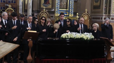 Η Ελλάδα υποκλίνεται και αποχαιρετά τη Μαρινέλλα