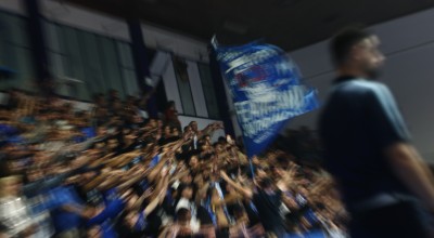 Οργή κόσμου του Ηρακλή, ζήτησαν από τους παίκτες να βγάλουν τις φανέλες μετά την «μαχαιριά» από τον Άρη