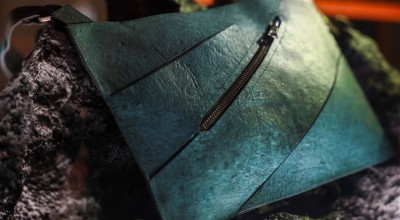 Τσάντα από «δέρμα» Τυραννόσαυρου Ρεξ: Η εντυπωσιακή δημιουργία που προκαλεί αντιδράσεις