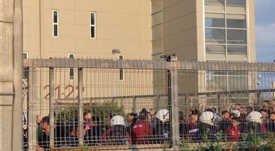 ΑΕΛ: Έντονες αποδοκιμασίες έξω από την AEL FC Arena και ένταση με Σαγάλ-Μασόν