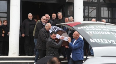 Συγκίνηση για τον Στέφανο Μπορμπόκη: Με την ασπρόμαυρη σημαία και θερμά χειροκροτήματα