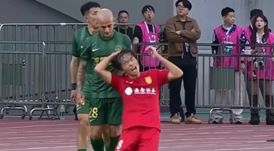 Πρώην παίκτης του ΠΑΟΚ τράβηξε αντίπαλο απο τα μαλλιά σε αγώνα στην Κίνα