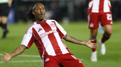 Ο Ολυμπιακός έφυγε θριαμβευτής από τη Λεωφόρο και παραμένει στο κυνήγι της ΑΕΚ