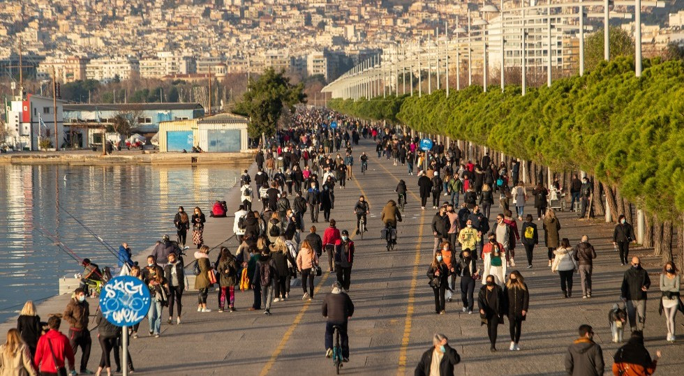 Σοκάρει έρευνα της Eurostat: Πόσοι Έλληνες θα έχουν μείνει το 2100