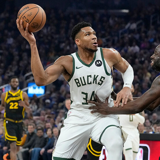 NBA: Εκτός Top-15 στις πωλήσεις η φανέλα του Αντετοκούνμπο